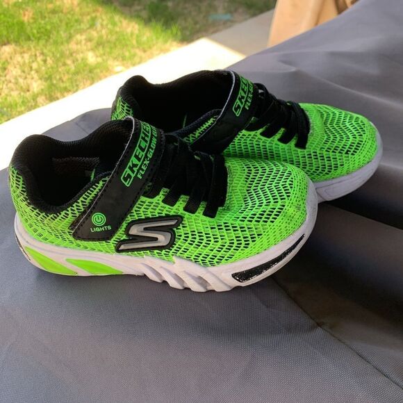 Take 50% OFF- Skechers Green and Black Sneakers Athletic Comfort, Size-13 - Picture 4 of 8